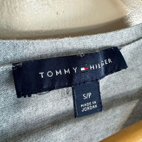 SALE! Gray Tommy Hilfiger Argyle V-Neck Sweater Size S EUC - Picture 6 of 6